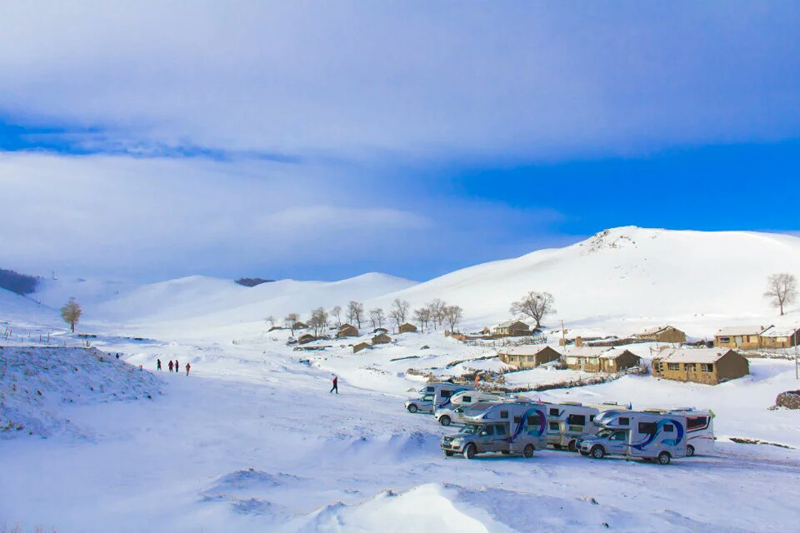 踏雪前行，房車也能雪地越野