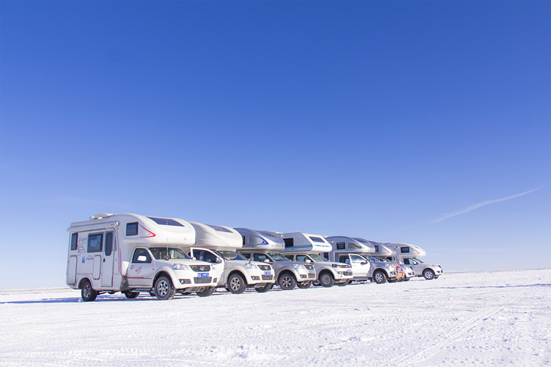 踏雪前行，房車也能雪地越野